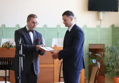 Ünnepélyes beiktatás Törökszentmiklóson – Dr. Farkas Csongor megkezdi képviselői munkáját